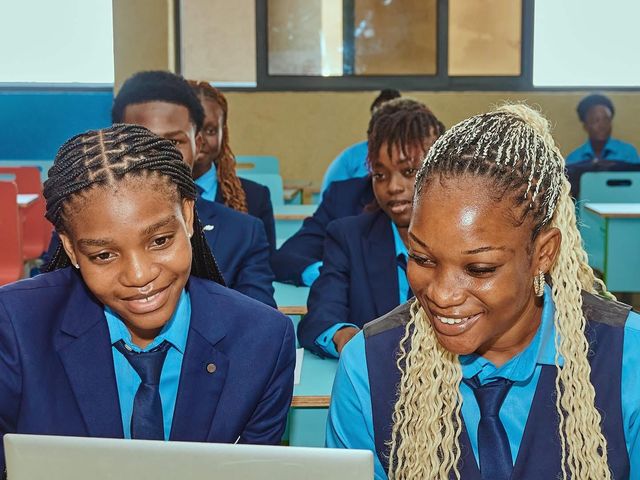 Salles de classe modernes — ESIG Global Success